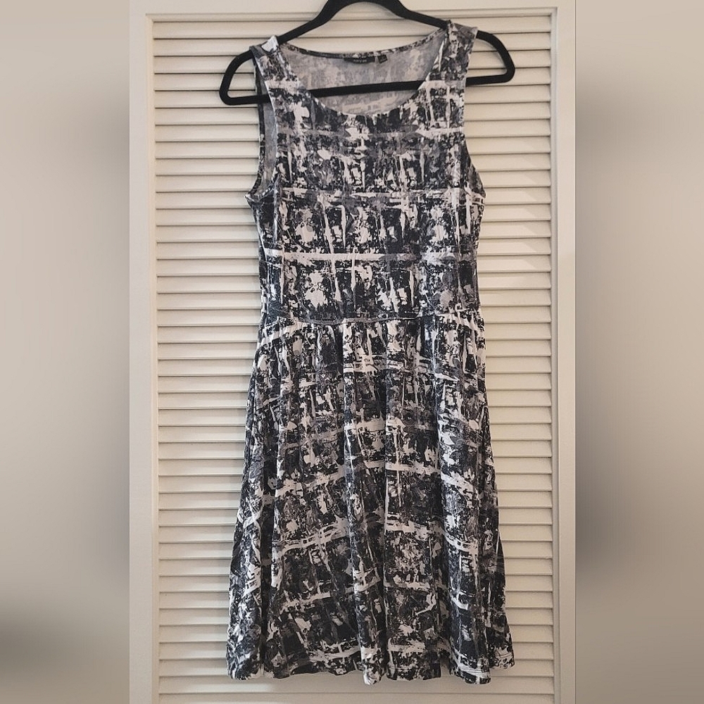 Apt. 9 - Black/White/Grey Pattern Sleeveless Dress With Pockets